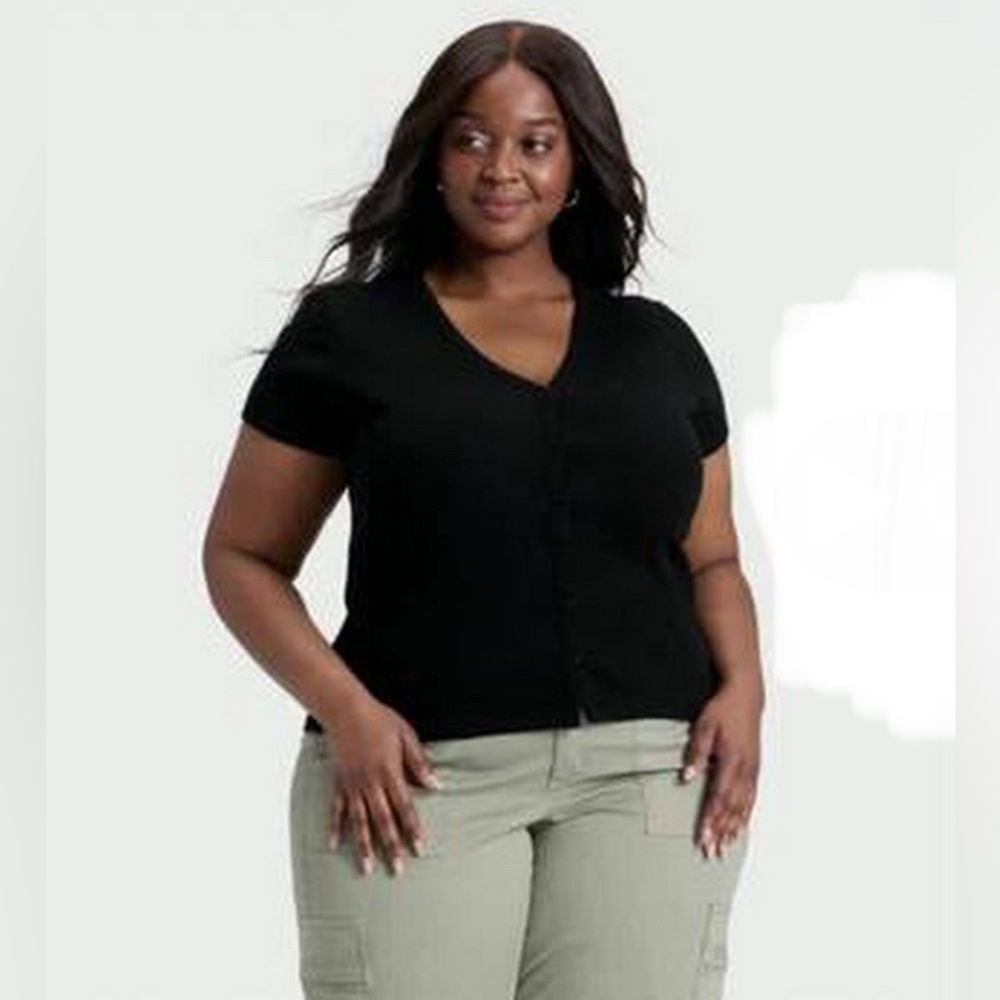 Women's Short Sleeve V-Neck Button-Down
Shirt - Universal Thread™ Black XL